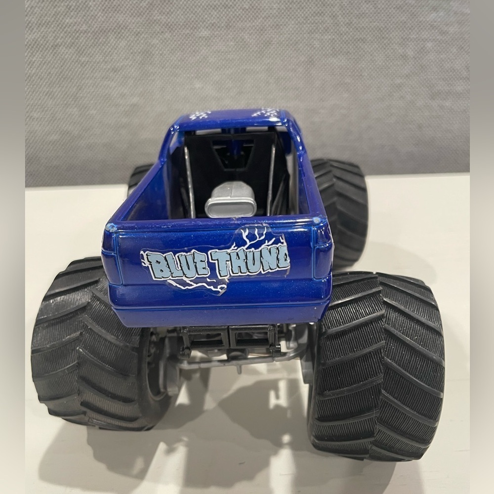 Hot Wheels Ford Monster Jam Blue Thunder monster truck die-cast off road vehicle - Picture 3 of 6